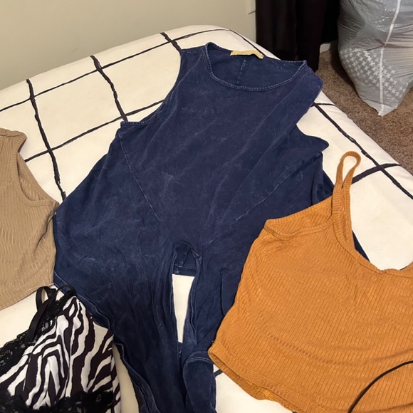 Tops - Picture 3 of 5